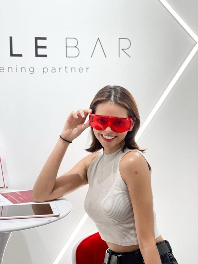 Women experiencing led teeth whitening