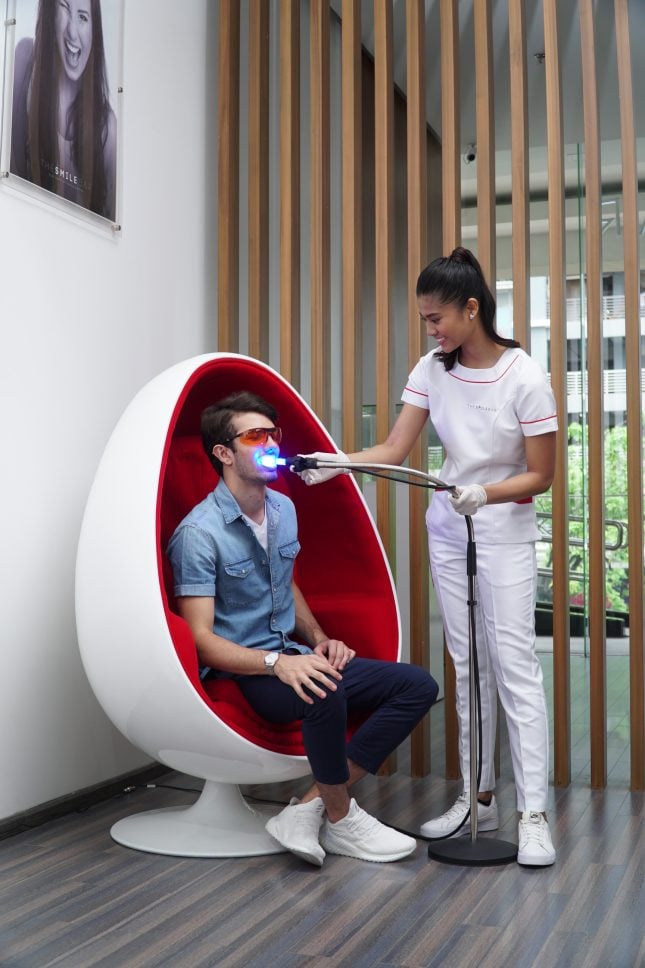LED whitening session at The Smile Bar Bangkok